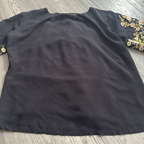 Luna Moon | Yellow and White Floral Embroidered Black Blouse Size Large - Picture 12 of 13
